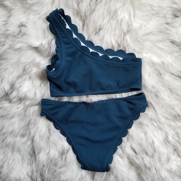 Cupshe Wavy Edge One-Shoulder Bikini - Picture 3 of 7